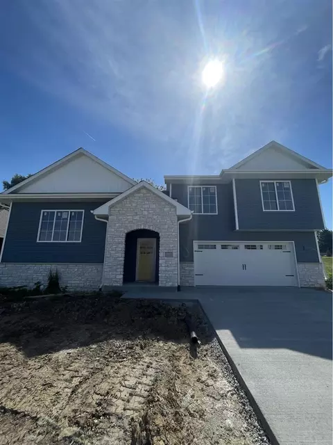 928 Aiden St, Iowa City, IA 52245
