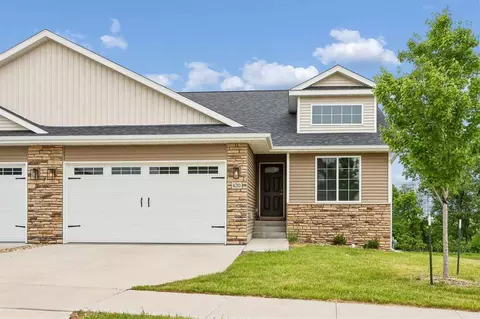 620 Creekside Dr, Tiffin, IA 52340