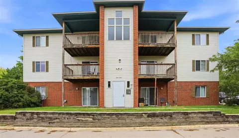 143 S Scott Blvd, Iowa City, IA 52245