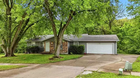 1467 Valley View Dr, Coralville, IA 52241