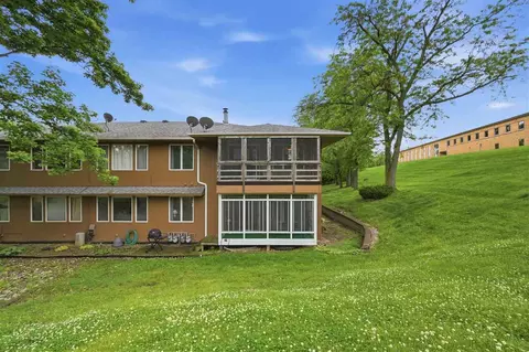1732 Pikes Peak Ct NE, Cedar Rapids, IA 52402