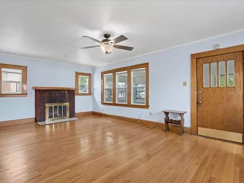 Living - 111 NE 34th St, Cedar Rapids, IA 52402 photo 2 of 4