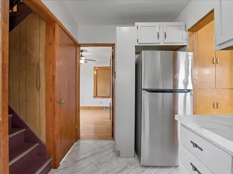 Entry Way - 111 NE 34th St, Cedar Rapids, IA 52402 photo 1 of 2