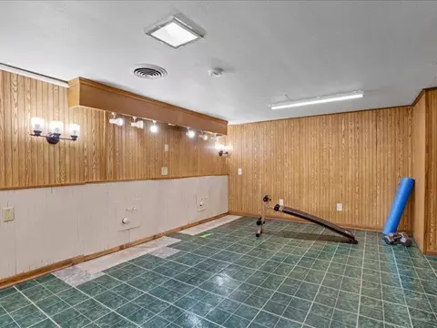Other - 111 NE 34th St, Cedar Rapids, IA 52402 photo 7 of 9