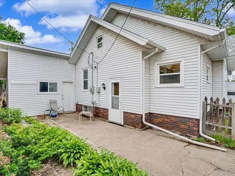 Exterior - 111 NE 34th St, Cedar Rapids, IA 52402 photo 3 of 3