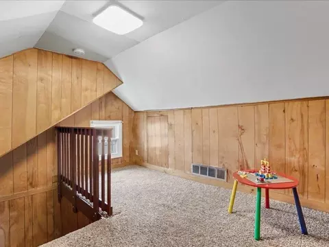 Entry Way - 111 NE 34th St, Cedar Rapids, IA 52402 photo 2 of 2