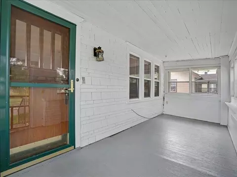 Exterior - 111 NE 34th St, Cedar Rapids, IA 52402 photo 1 of 3
