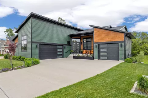 2858 Buckle Down Cir, Iowa City, IA 52245