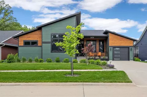 2858 Buckle Down Cir, Iowa City, IA 52245