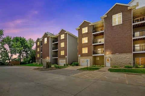 1092 Walnut Ave, Riverside, IA 52327