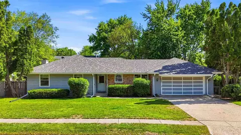2613 Hillside Dr, Iowa City, IA 52245