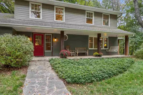 51 Lakeview Pl NE, Iowa City, IA 52240
