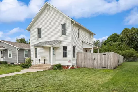 302 W Linn St, Lone Tree, IA 52755