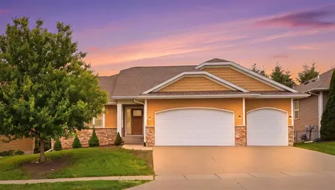 59 Whitechapel Dr, Iowa City, IA 52245