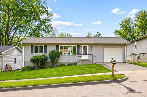 2225 Bancroft Dr, Iowa City, IA 52240
