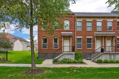 1063 Walker Cir, Iowa City, IA 52245