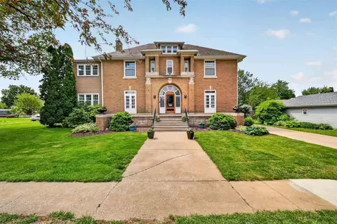 215 E Market St, Lisbon, IA 52253