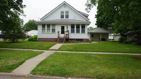 306 S Devoe St, Lone Tree, IA 52755