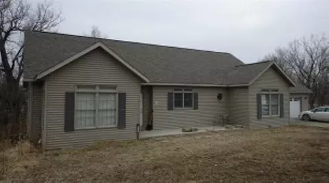 1051 Vine Ave, Riverside, IA 52327
