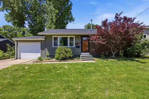 1111 Harold Dr SE, Cedar Rapids, IA 52403