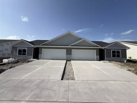 934 Eisenhower Blvd, North Liberty, IA 52317