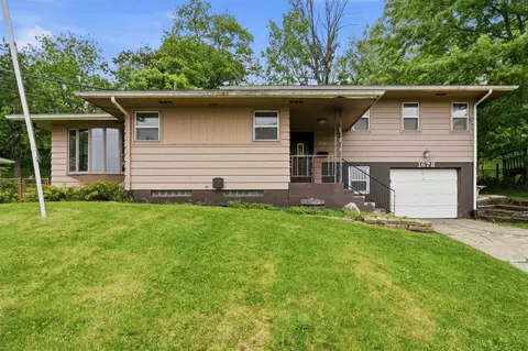 1672 10th St NW, Cedar Rapids, IA 52405