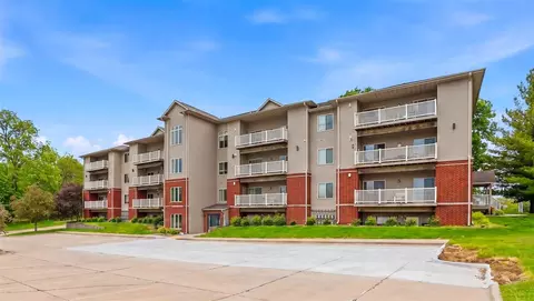 420 N 1st Ave, Iowa City, IA 52245