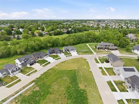 3954 Winnsboro Dr, Iowacity, IA 52245