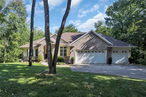 2722 NW Royal Oaks Dr, Swisher, IA 52338