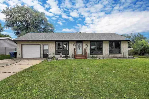 206 W Gibson St, West Liberty, IA 52776