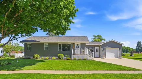 703 F Ave, Kalona, IA 52247