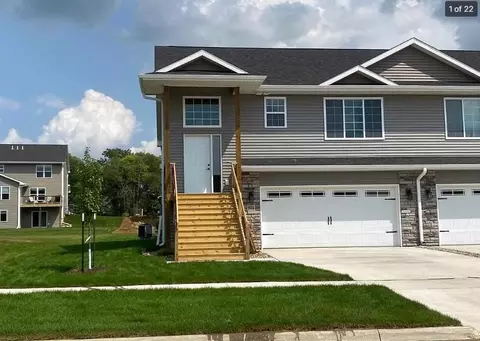 910 Hillside Dr, Tiffin, IA 52340
