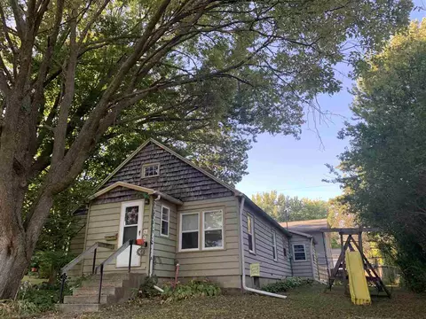 31 2nd St W, Riverside, IA 52327