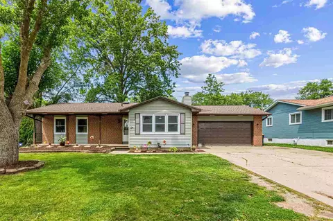 24 Gleason Dr, Iowa City, IA 52240