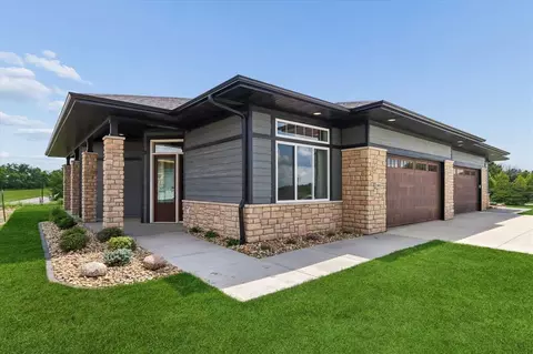 1903 Country Club Dr, Coralville, IA 52241