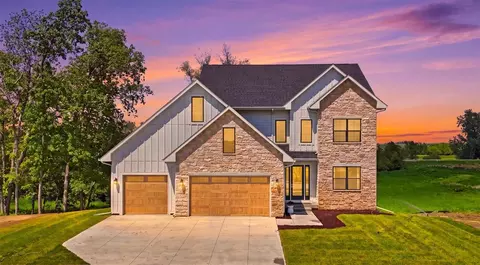 1204 Timber Trl, Solon, IA 52333
