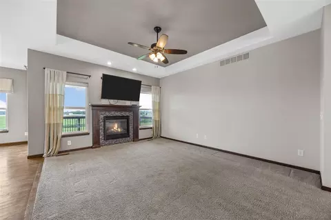 Living - 3025 Ridgeview Dr, Ely, IA 52227 photo 3 of 4