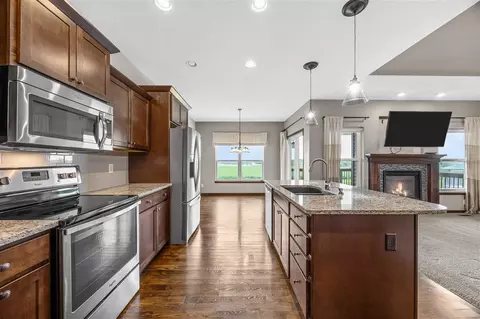 Kitchen - 3025 Ridgeview Dr, Ely, IA 52227 photo 3 of 4