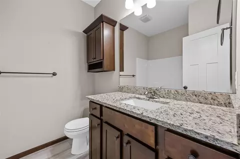 Bath - 3025 Ridgeview Dr, Ely, IA 52227 photo 3 of 5