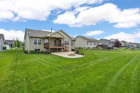 Exterior - 3025 Ridgeview Dr, Ely, IA 52227 photo 4 of 5