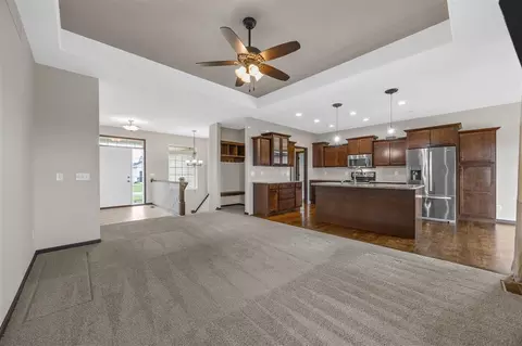Living - 3025 Ridgeview Dr, Ely, IA 52227 photo 2 of 4