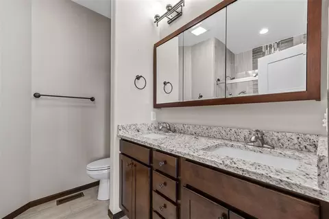 Bath - 3025 Ridgeview Dr, Ely, IA 52227 photo 1 of 5