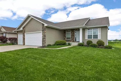 Exterior - 3025 Ridgeview Dr, Ely, IA 52227 photo 2 of 5