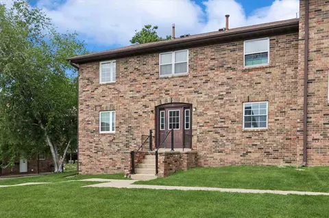 1402 21st Avenue Pl, Coralville, IA 52241