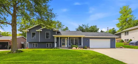 307 W Goldfinch Dr, Tiffin, IA 52340