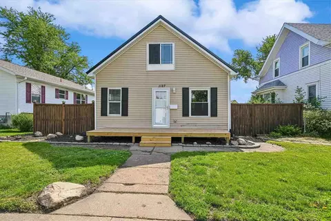 1127 NW 10th St, Cedar Rapids, IA 52405