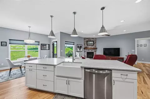 Kitchen - 3040 Sunflower St, Ely, IA 52227 photo 3 of 4