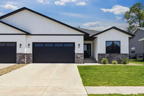 Exterior - 3040 Sunflower St, Ely, IA 52227 photo 2 of 4
