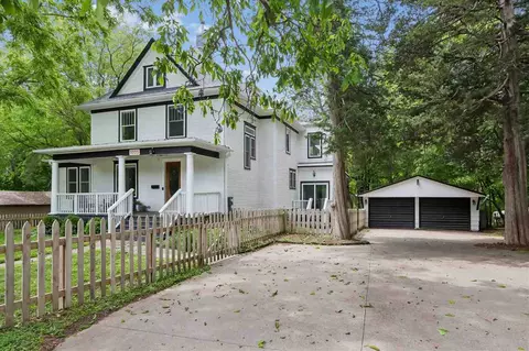 1025 N Summit St, Iowa City, IA 52245