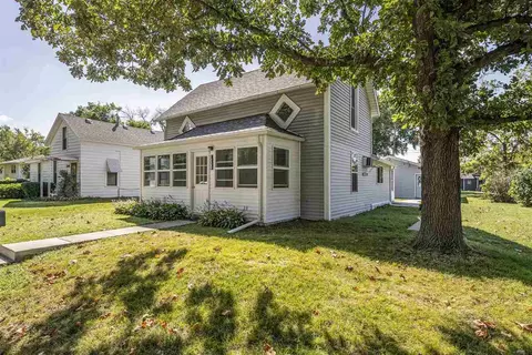 1205 E 3rd St, Washington, IA 52353